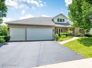 545 Lavina Dr, Bolingbrook, IL 60440