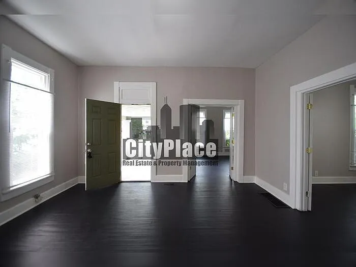 429 N State Ave — Photo 5