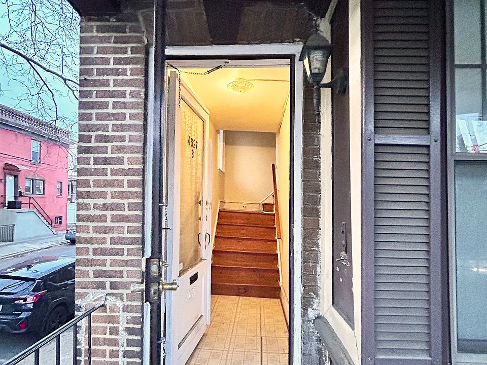 Front door Entrance