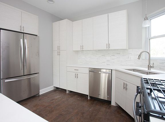5th image of 3224 W Warner Ave