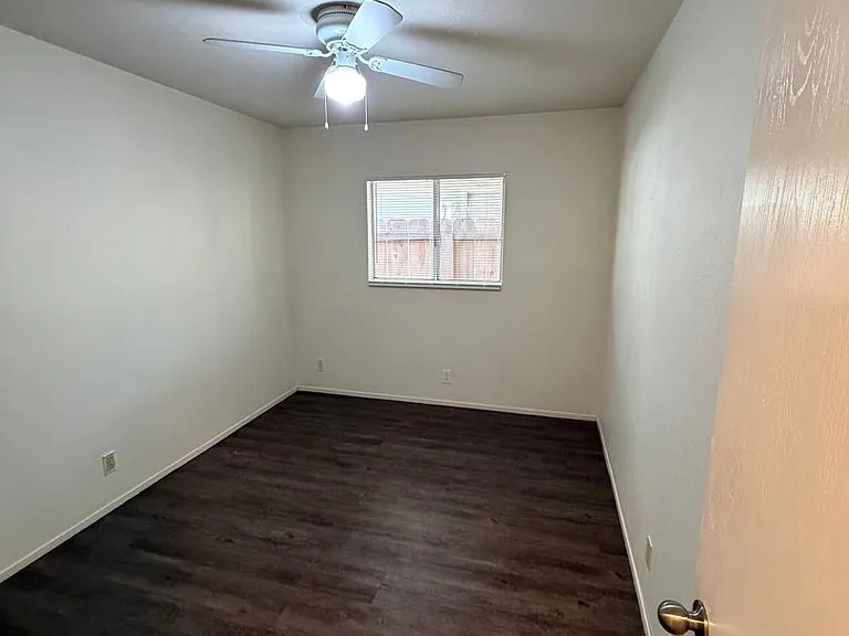 1448 Warner St — Photo 11