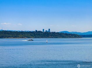10442 NE Brackenwood Ln, Bainbridge Island, WA