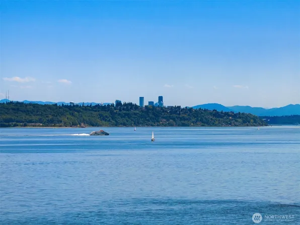 10442 NE Brackenwood Lane, Bainbridge Island, WA 98110