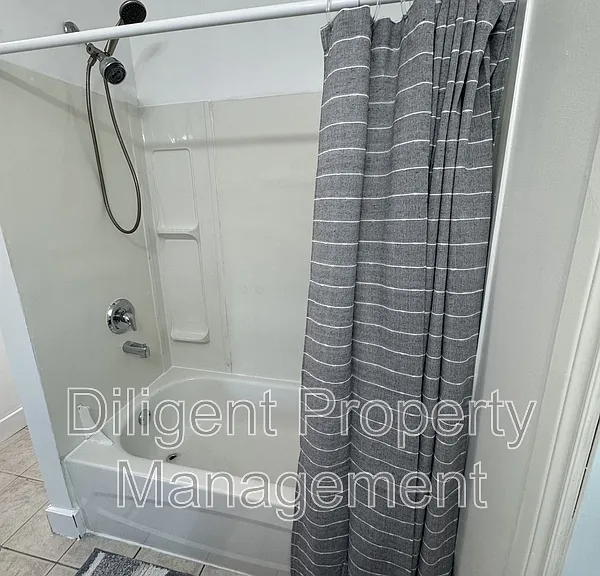 164 Stewart St #UPPER — Photo 12