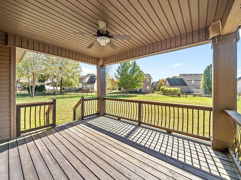 126 Parkland Cir — Photo 32