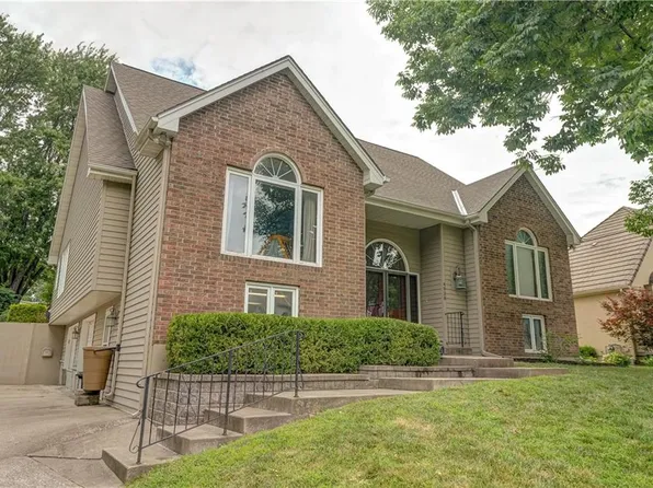 4938 NE Sherwood Dr, Kansas City, MO 64119