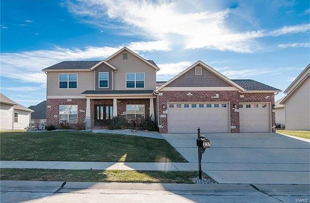 1st image of 237 Oakshire Dr E