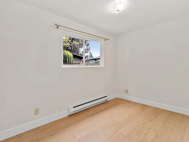 417 22nd St SE #D — Photo 14