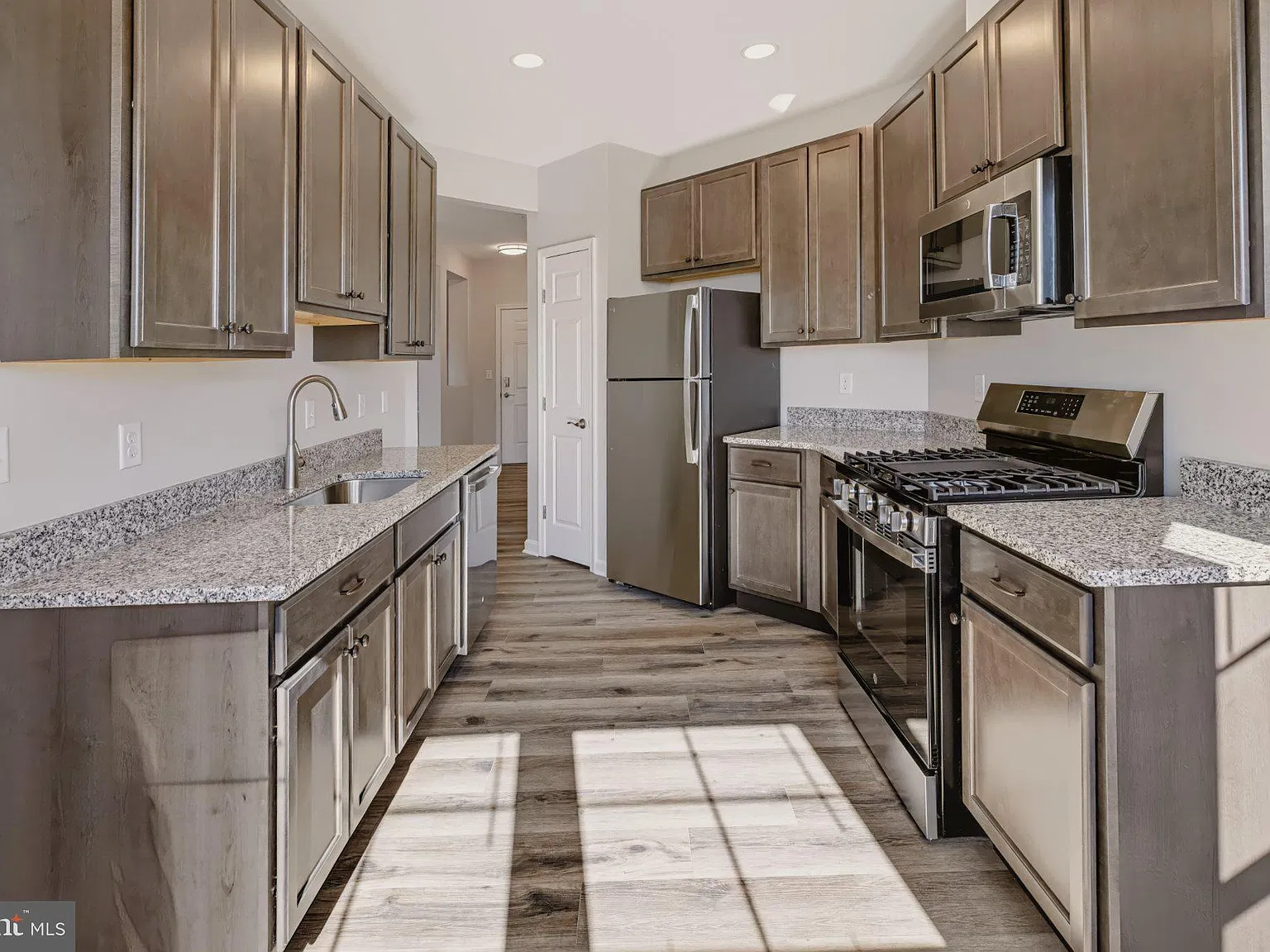 2 bed, 2.0 bath, 1158 sqft, $2,450 — Photo 3