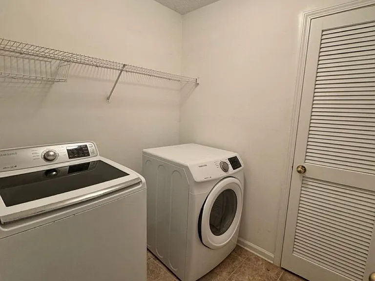 215 Lisbet Ct — Photo 6