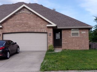 3370 S Hillcrest St, Springfield, MO 65807