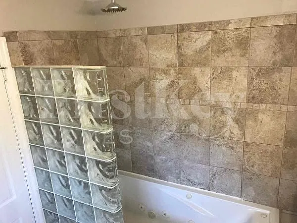 3 bed, 2.0 bath, 1986 sqft, $2,295 — Photo 4