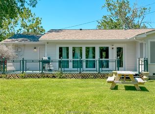 707 Broadmoor Dr, Bryan, TX 77802