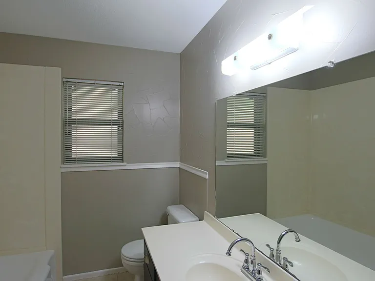 2725 Amy Ln — Photo 15