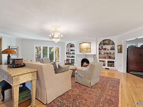 5th image of 1127 Lakewood Dr NW