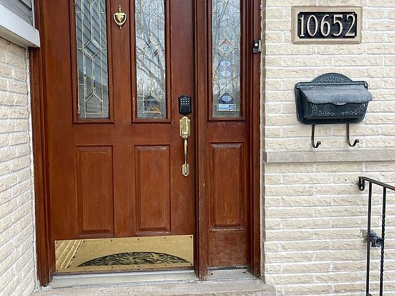 3rd image of 10652 Laramie Ave