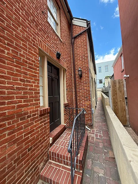 Building Photo - 24 E Henrietta St #1