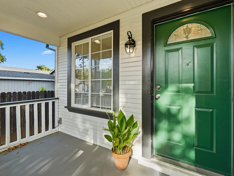 3123 Santa Cruz Way