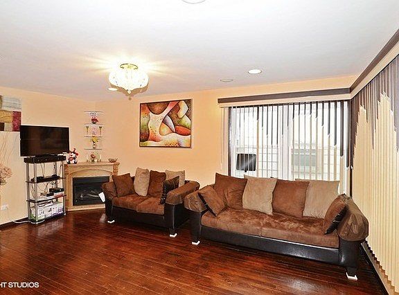 2nd image of 2141 N Moody Ave