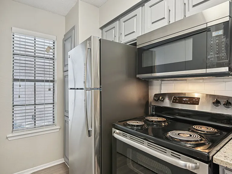 Blakely Apartments — Photo 39