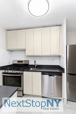 Rented by NextStopNY | media 24