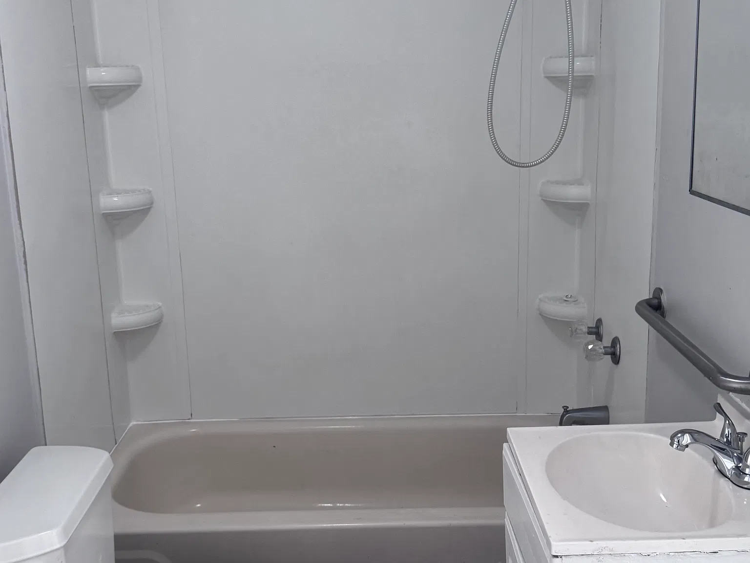 2 bed, 728 sqft, $800 — Photo 3