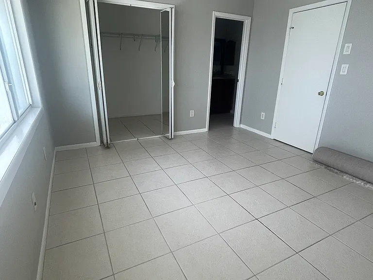 2647 Saint Josephs Dr W — Photo 7