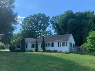 5 Magnolia Ln, Barrington, RI 02806