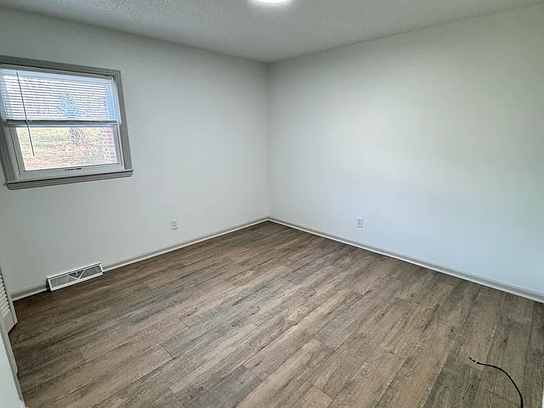 304 Woods Dr #A — Photo 2