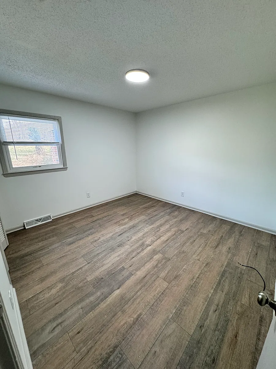 Building Photo - 304 Woods Dr #A
