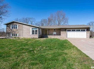 1401 8th Ave, Viola, IL 61486