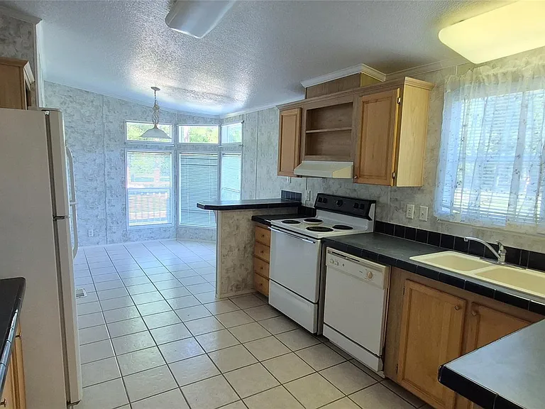 24430 Oak Hollow Blvd — Photo 30