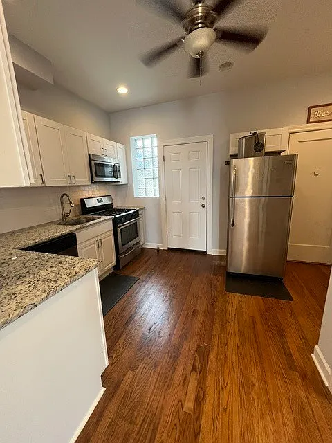 2 bed, 900 sqft, $2,100 — Photo 3