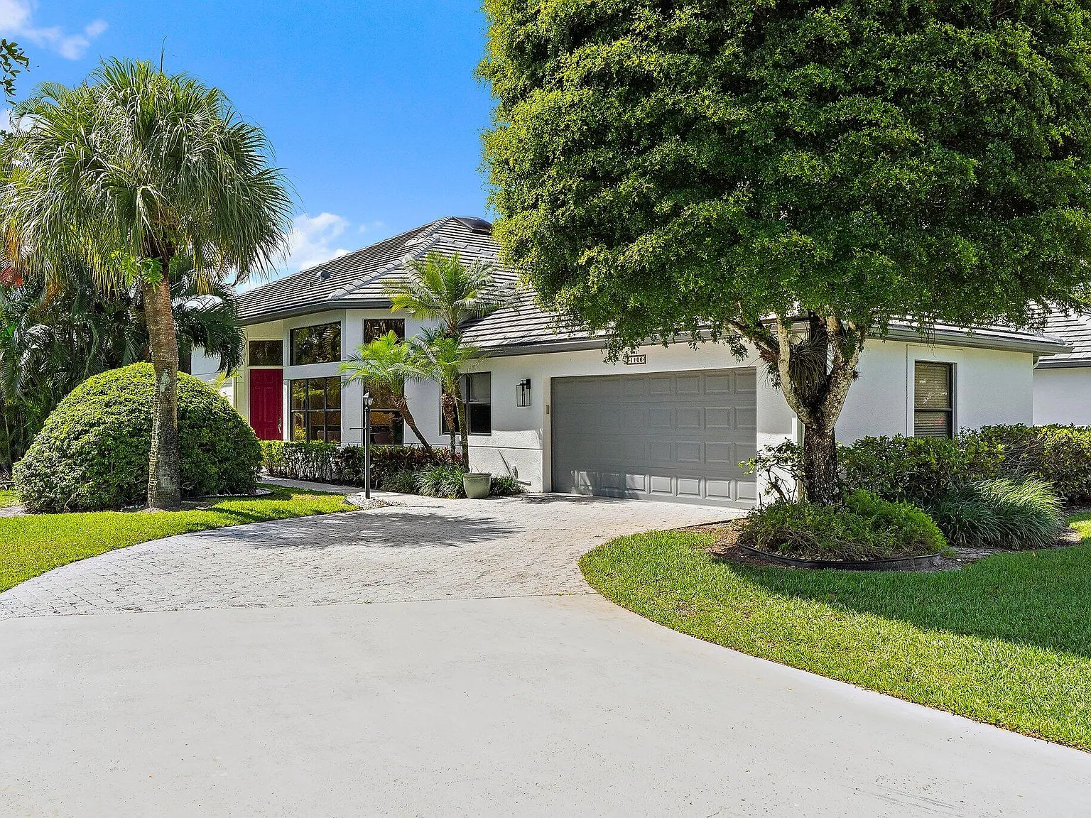 3 bed, 3.0 bath, 2481 sqft, $8,500 — Photo 2