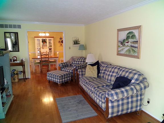 5th image of 646 Mills Ln