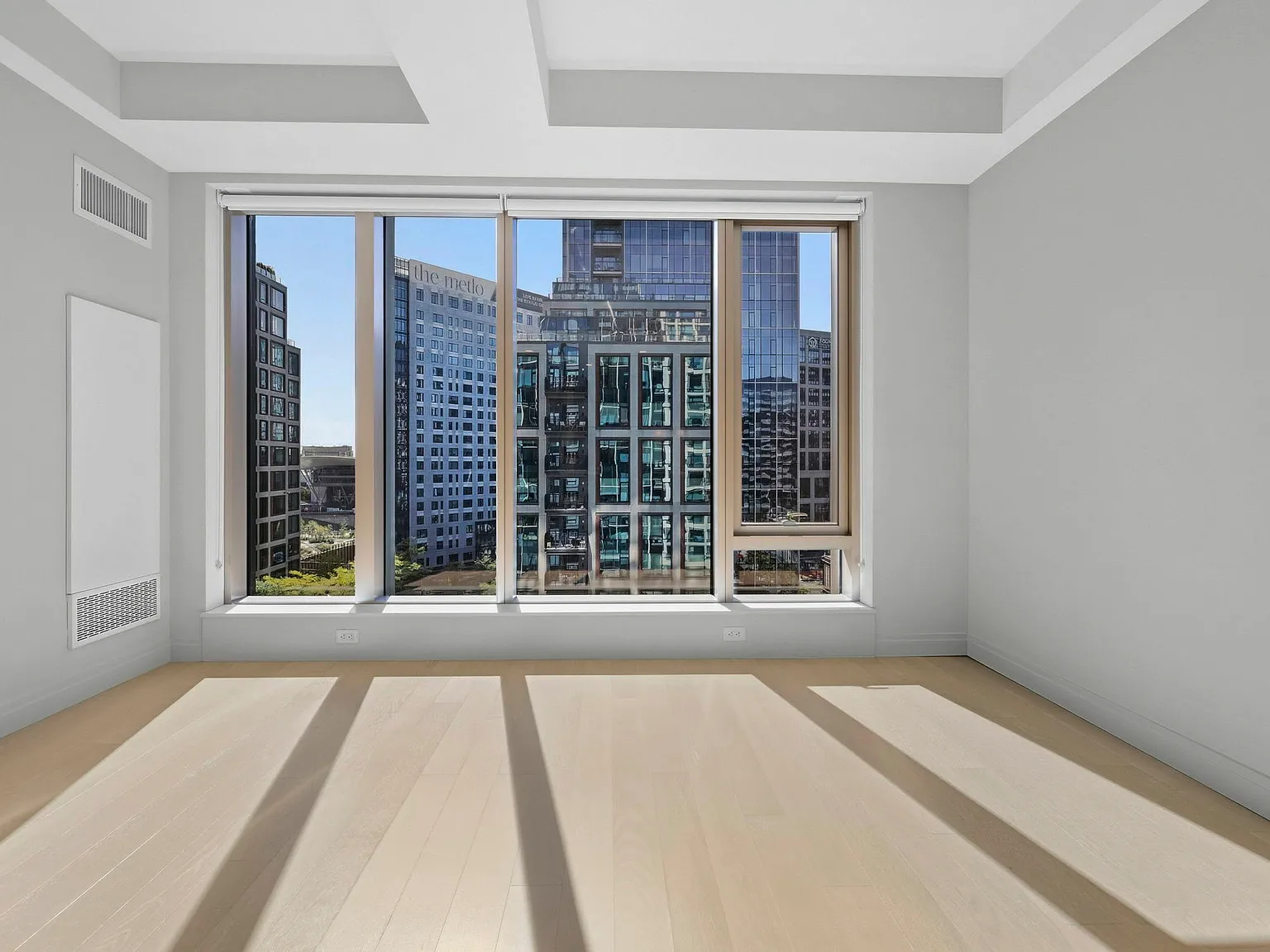 Light-Filled EchelonSeaport 1BR with Amazing Courtyard Views on 11th Floor — Photo 4