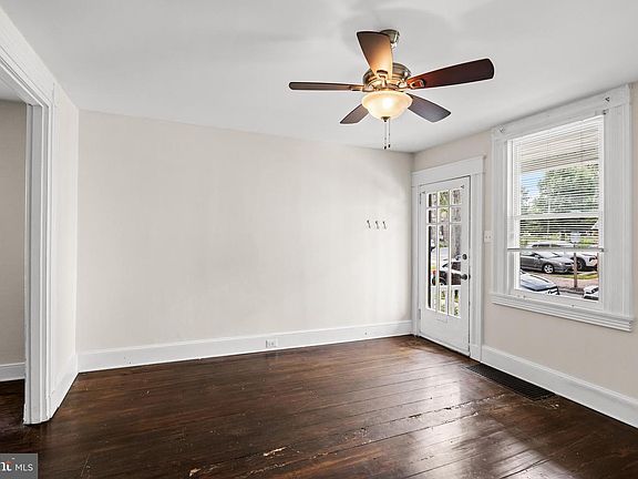 4th image of 36 Brainerd St