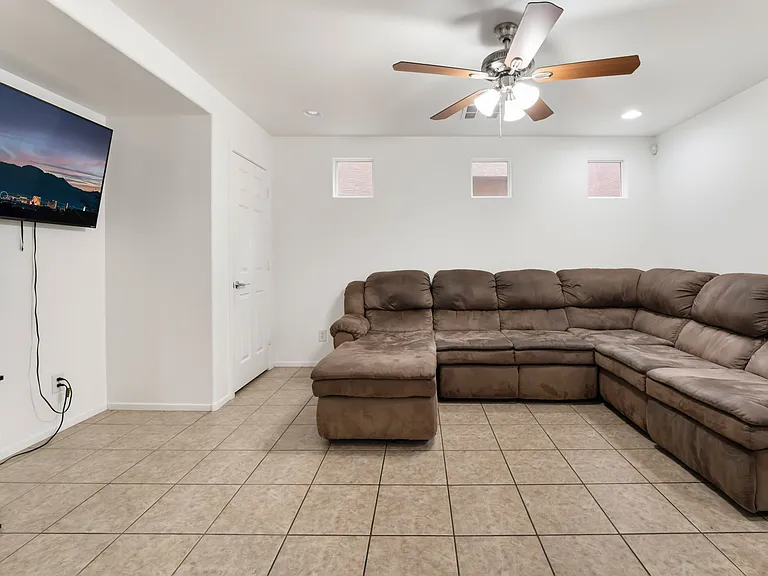 9132 Gabardine Ave — Photo 14