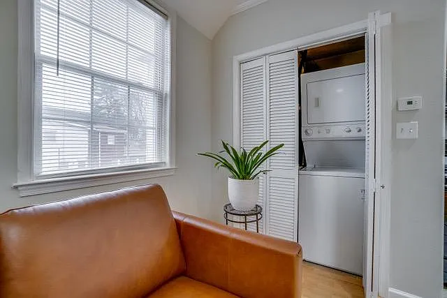 196 Zabriskie St #4 — Photo 7