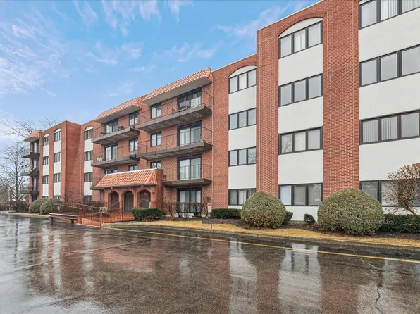 2086 Saint Johns Ave APT 402, Highland Park, IL 60035