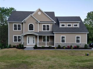 4 Meridian Ridge Dr, Newtown, CT 06470