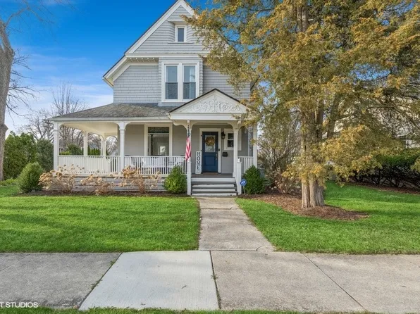 703 Geneva St, Dundee, IL 60118