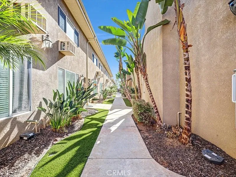 2 bed, 1.5 bath, 1024 sqft, $3,200 — Photo 4
