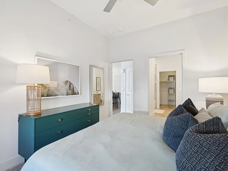 Luxia Preston — Photo 13