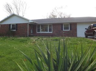 17 Oak Park Dr W, Centralia, IL