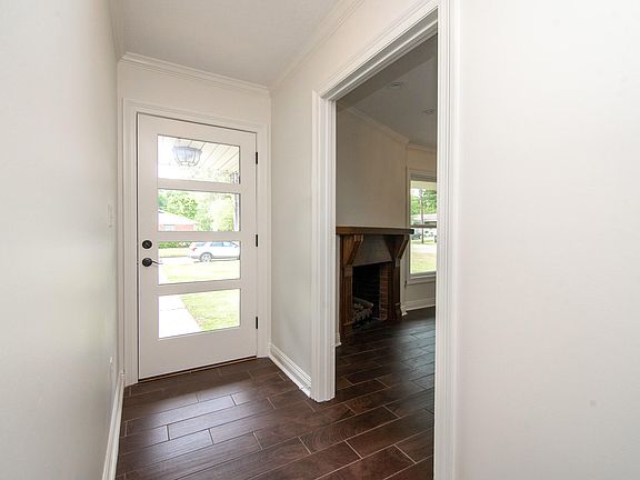 3rd image of 3105 Delwood Dr