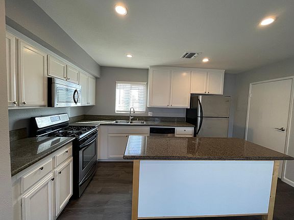 4th image of 11218 Oxnard St APT 2