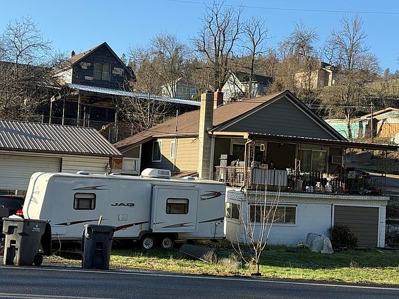 2nd image of 209 E A St