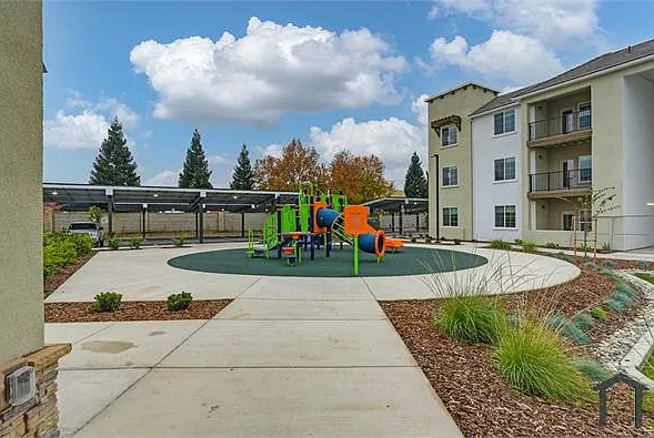 1000 Dresden Dr — Photo 15