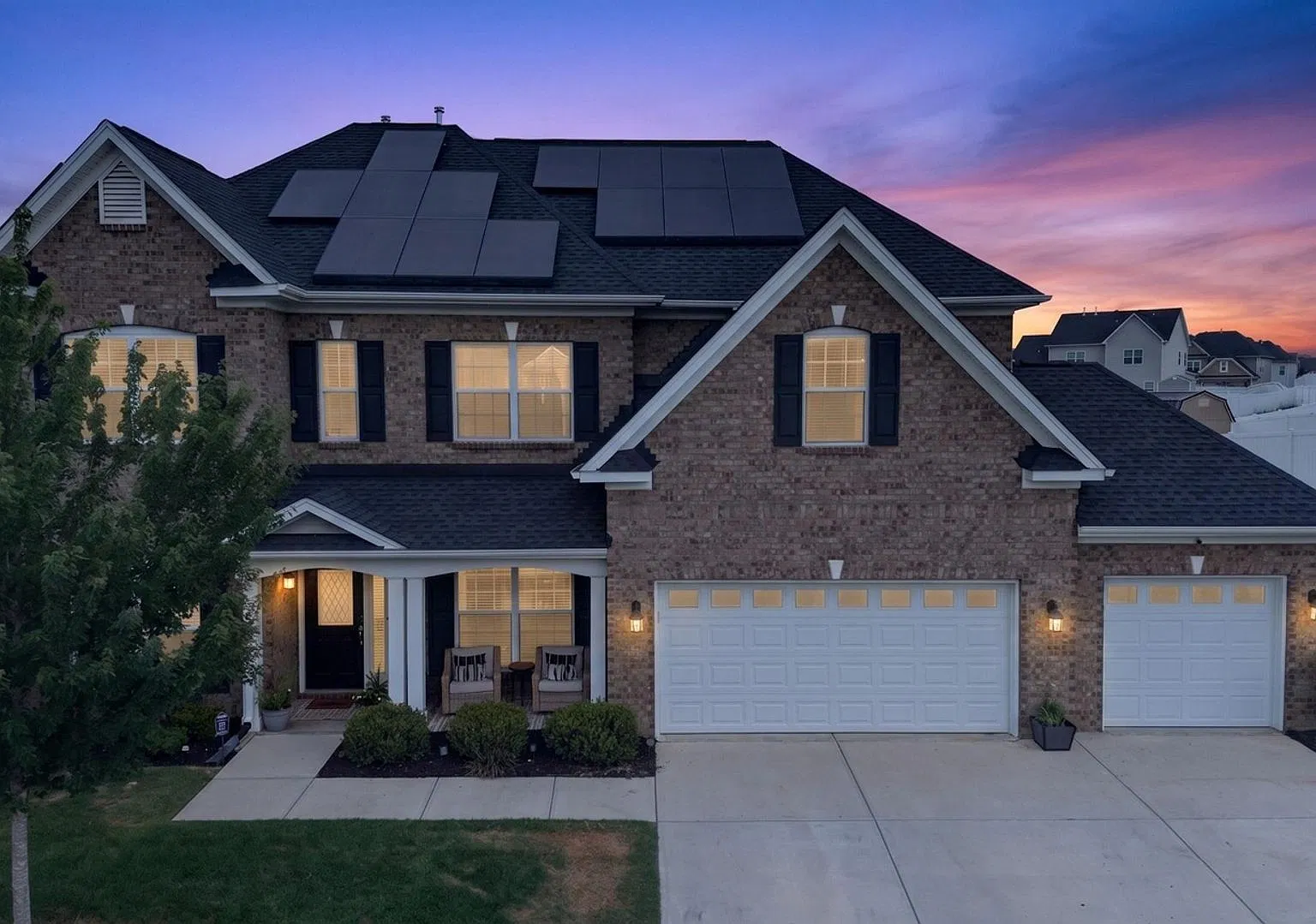 Stunning 5BR House in Whitsett — Photo 1